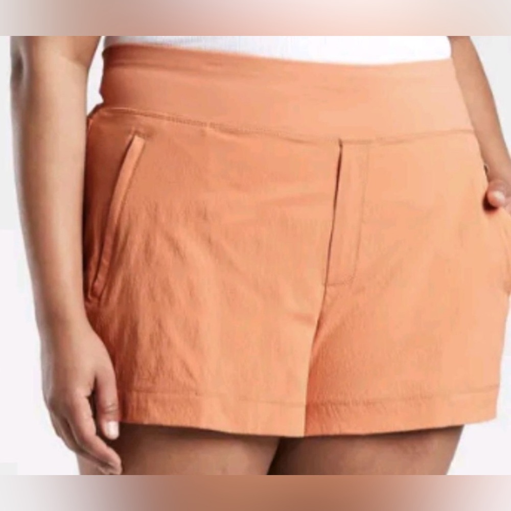 Athleta Trekkie North Shorts Peach Color Size 18
